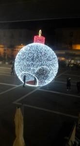 Sfera 3d diametro 6 metri con passaggio